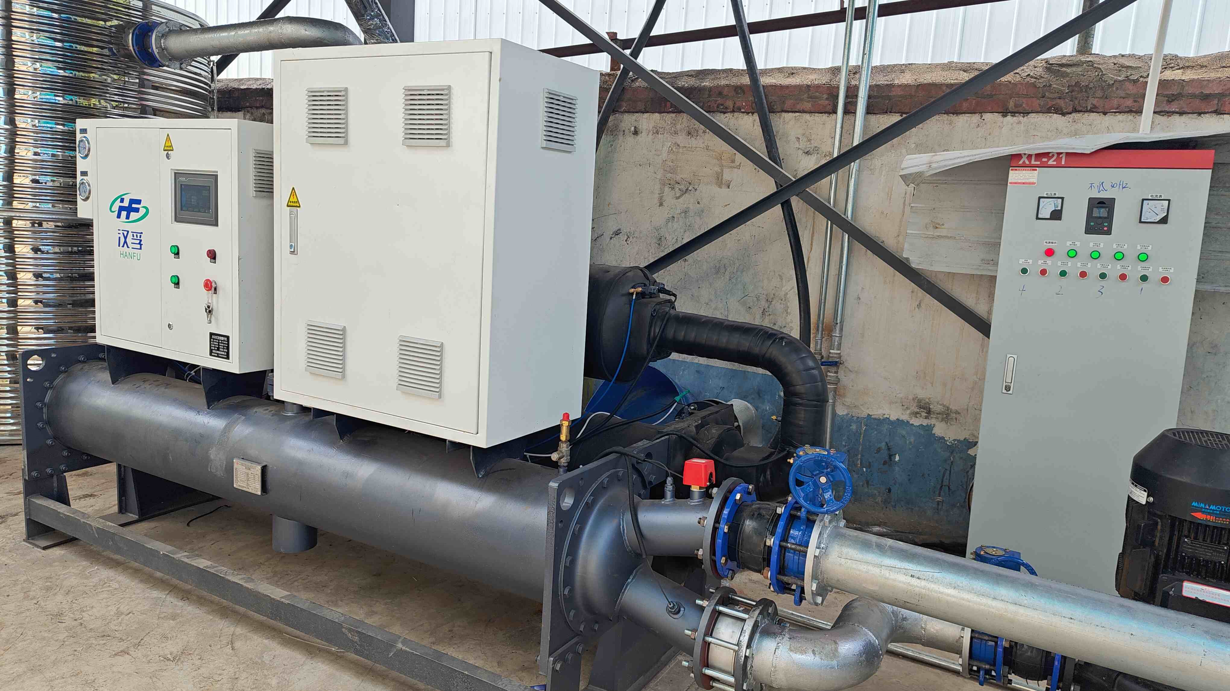 Centralized water cooling for the sand mill