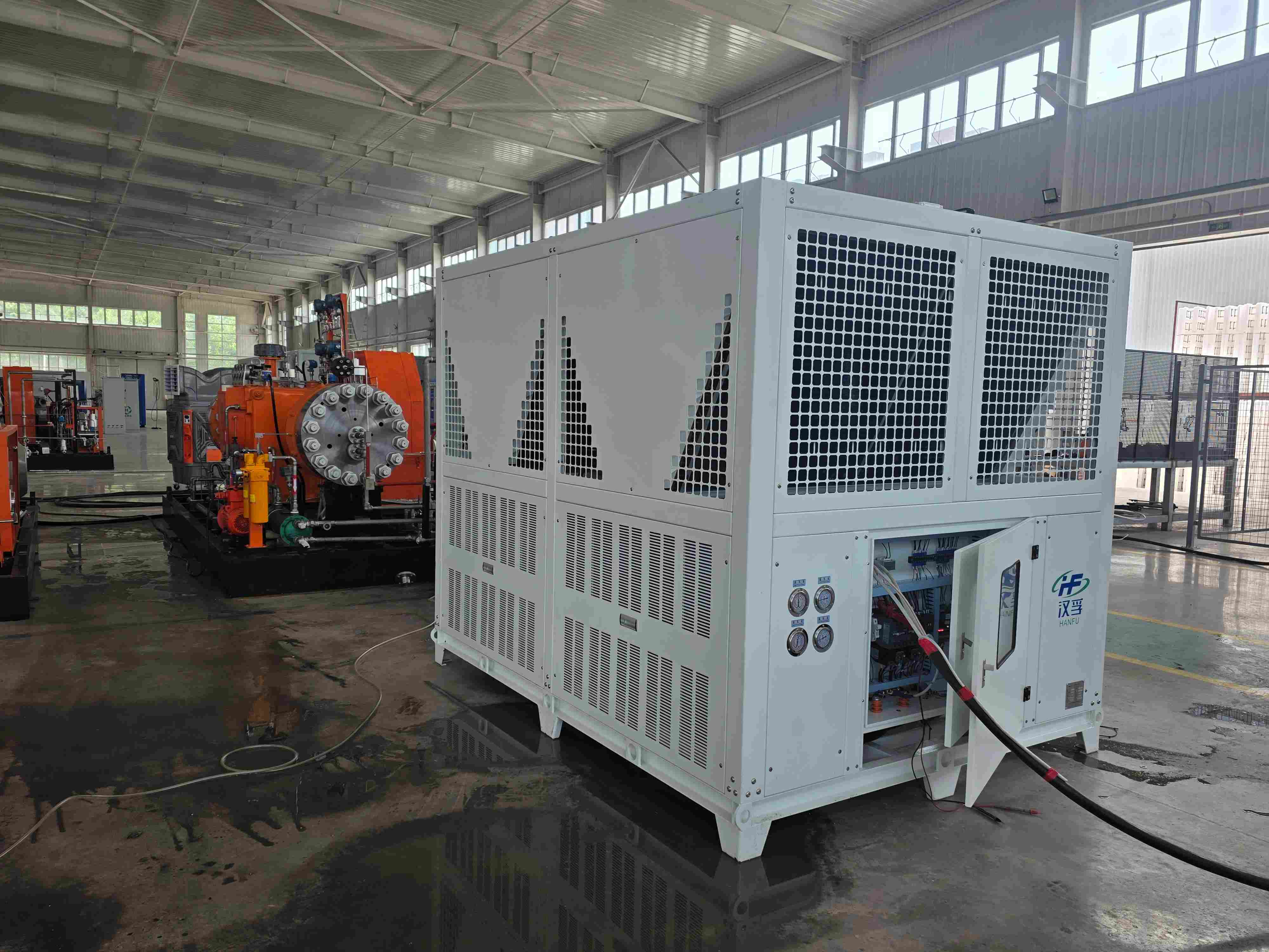 Hydrogen compressor cooling
