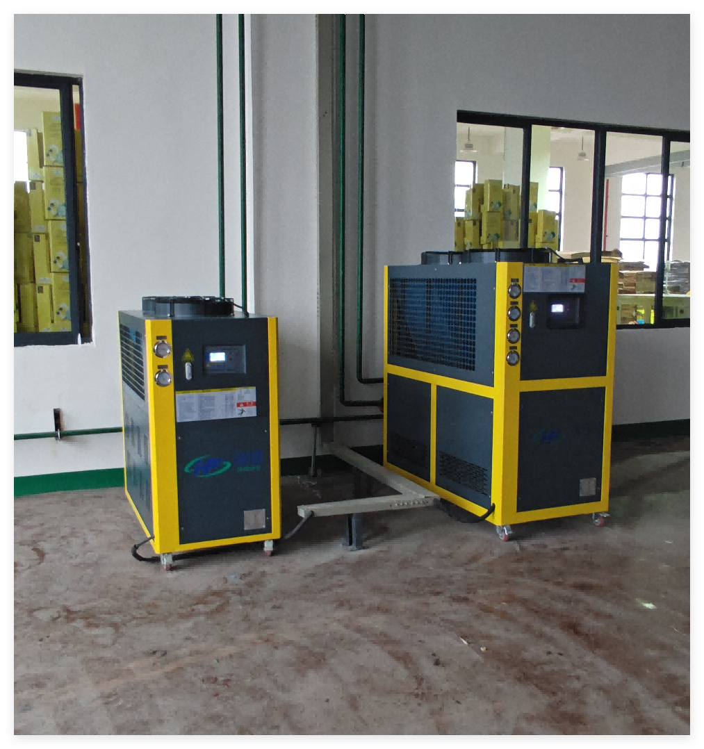 Bottle blowing machine cooling
